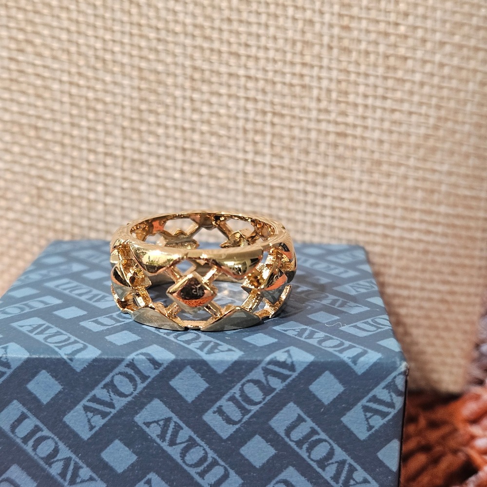 Avon 1981 Gilded Trellis Ring with Box Size 6